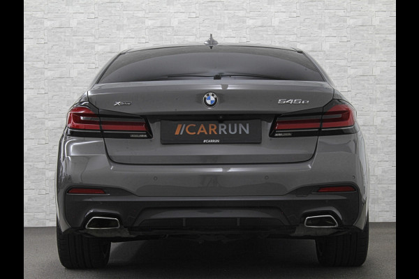 BMW 5 Serie 545e xDrive M-Sport | ACC | Head-Up | 19'' | Stuurverwarming | Sfeerverlichting | Carplay | Sportremmen | Getint Glas | Draadloos Laden | Sportstoelen | Live Cockpit Pro | LED |