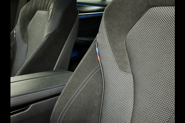 BMW 5 Serie 545e xDrive M-Sport | ACC | Head-Up | 19'' | Stuurverwarming | Sfeerverlichting | Carplay | Sportremmen | Getint Glas | Draadloos Laden | Sportstoelen | Live Cockpit Pro | LED |
