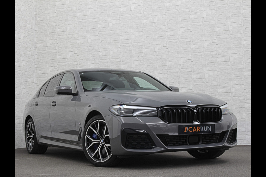 BMW 5 Serie 545e xDrive M-Sport | ACC | Head-Up | 19'' | Stuurverwarming | Sfeerverlichting | Carplay | Sportremmen | Getint Glas | Draadloos Laden | Sportstoelen | Live Cockpit Pro | LED |
