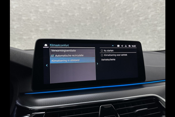 BMW 5 Serie 545e xDrive M-Sport | ACC | Head-Up | 19'' | Stuurverwarming | Sfeerverlichting | Carplay | Sportremmen | Getint Glas | Draadloos Laden | Sportstoelen | Live Cockpit Pro | LED |