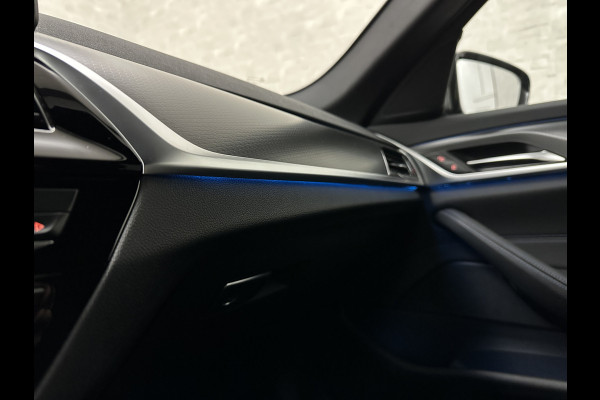 BMW 5 Serie 545e xDrive M-Sport | ACC | Head-Up | 19'' | Stuurverwarming | Sfeerverlichting | Carplay | Sportremmen | Getint Glas | Draadloos Laden | Sportstoelen | Live Cockpit Pro | LED |