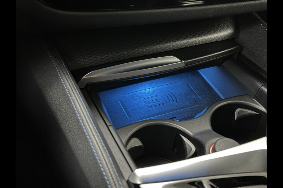 BMW 5 Serie 545e xDrive M-Sport | ACC | Head-Up | 19'' | Stuurverwarming | Sfeerverlichting | Carplay | Sportremmen | Getint Glas | Draadloos Laden | Sportstoelen | Live Cockpit Pro | LED |