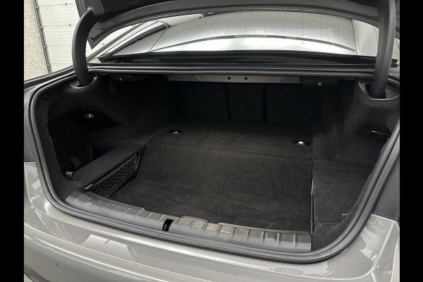 BMW 5 Serie 545e xDrive M-Sport | ACC | Head-Up | 19'' | Stuurverwarming | Sfeerverlichting | Carplay | Sportremmen | Getint Glas | Draadloos Laden | Sportstoelen | Live Cockpit Pro | LED |