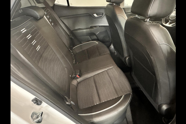 Kia Stonic 1.0 T-GDi MHEV GT-Line Navigatie Apple Carplay/Android Auto Camera Parkeersensoren Cruise Control Stoel- en stuurverwarming Half leder Climate Controln Lichtmetalen velgen