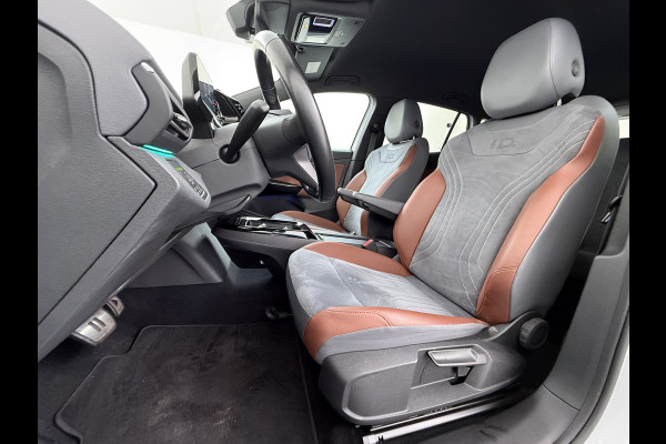 Volkswagen ID.4 204PK First 77kWh SOH 91% Leer/Alcantara Adap.Cruise Camera Apple Carplay Android Navi Ecc Pdc-a+v Lmv 20" Stoel+Stuurverwarming Led Bordherkenning Voor-Klimatisering Semi-Autopilot App-Connect E-sound Front-Assist Origineel Nederlandse Auto