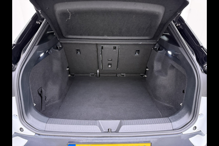 Volkswagen ID.4 204PK First 77kWh SOH 91% Leer/Alcantara Adap.Cruise Camera Apple Carplay Android Navi Ecc Pdc-a+v Lmv 20" Stoel+Stuurverwarming Led Bordherkenning Voor-Klimatisering Semi-Autopilot App-Connect E-sound Front-Assist Origineel Nederlandse Auto