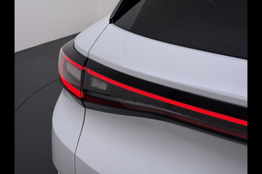Volkswagen ID.4 204PK First 77kWh SOH 91% Leer/Alcantara Adap.Cruise Camera Apple Carplay Android Navi Ecc Pdc-a+v Lmv 20" Stoel+Stuurverwarming Led Bordherkenning Voor-Klimatisering Semi-Autopilot App-Connect E-sound Front-Assist Origineel Nederlandse Auto