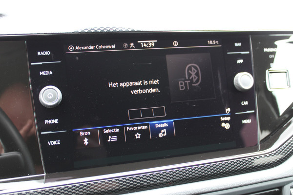 Volkswagen Taigo 1.0-96pk TSI Edition. Zeer nette en luxe hoogzitter, slechts 33.500km ! Airco, cruise cntrl adaptief, camera, pdc achter, trekhaak, LED verlichting, Apple Carplay/Android auto, bluetooth telefoonvoorb., digitaal dashboard etc.