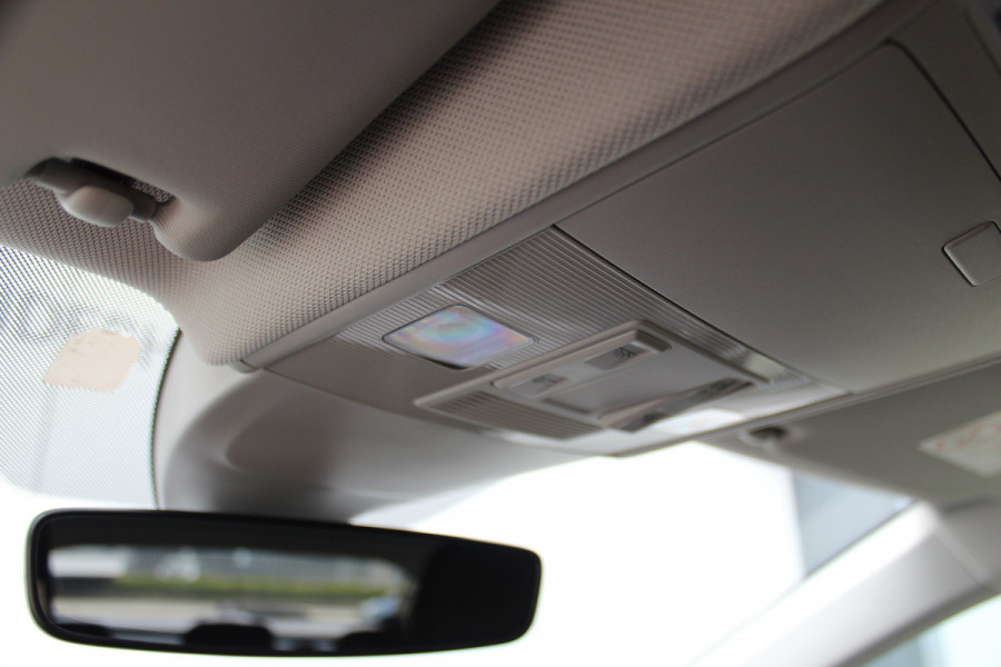 Volkswagen Taigo 1.0-96pk TSI Edition. Zeer nette en luxe hoogzitter, slechts 33.500km ! Airco, cruise cntrl adaptief, camera, pdc achter, trekhaak, LED verlichting, Apple Carplay/Android auto, bluetooth telefoonvoorb., digitaal dashboard etc.