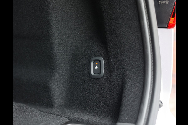Volvo XC60 T8 AWD Polestar Engineered | Pano - Trekhaak - Bowers&Wilkins