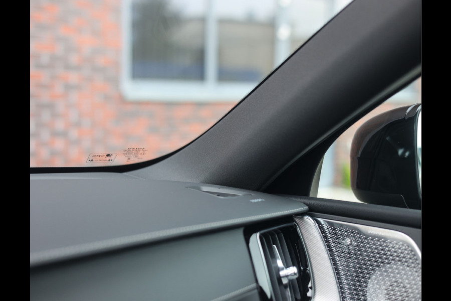 Volvo XC60 T8 AWD Polestar Engineered | Pano - Trekhaak - Bowers&Wilkins