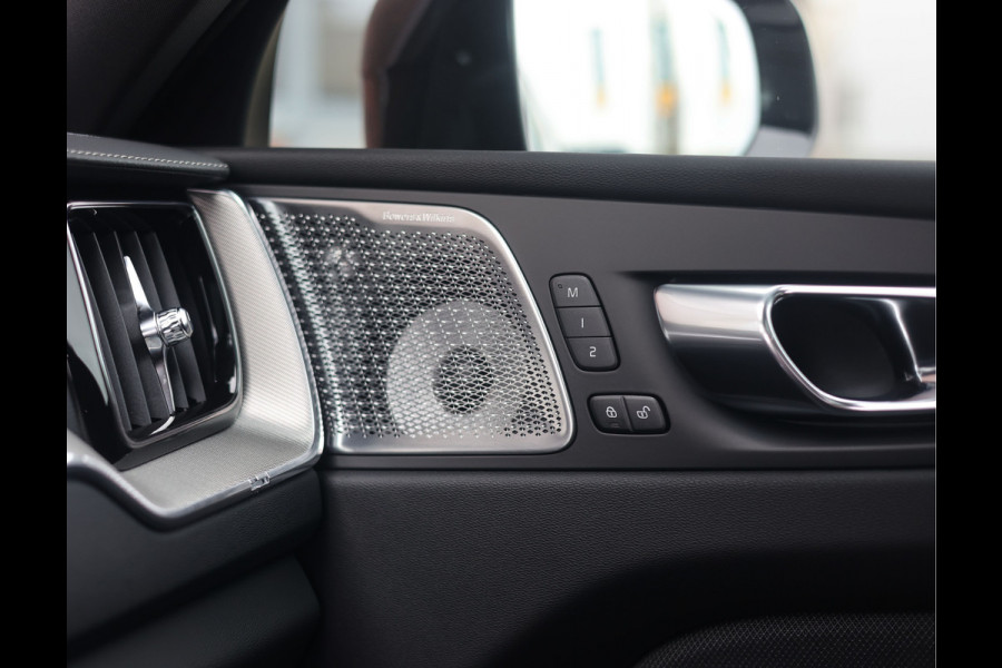 Volvo XC60 T8 AWD Polestar Engineered | Pano - Trekhaak - Bowers&Wilkins