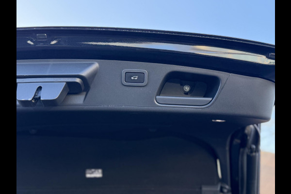 Jaguar E-Pace 2.0 P200 AWD R-Dynamic VAN: 31.900,- VOOR 29.877,- UW LENTEVOORDEEL: 2.023,- | RIJKLAARPRIJS INCL 12 MND BOVAG GARANTIE| PANO| ELEK. ACHTERKLEP| ELEK. STOEL| LEER| TREKHAAK LED