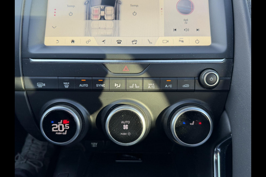 Jaguar E-Pace 2.0 P200 AWD R-Dynamic VAN: 31.900,- VOOR 29.877,- UW LENTEVOORDEEL: 2.023,- | RIJKLAARPRIJS INCL 12 MND BOVAG GARANTIE| PANO| ELEK. ACHTERKLEP| ELEK. STOEL| LEER| TREKHAAK LED