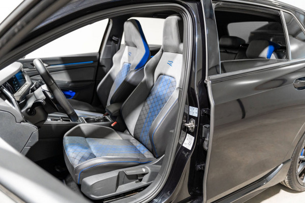 Volkswagen Golf 2.0 TSI R 4Motion PANO IQ CAMERA