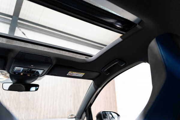 Volkswagen Golf 2.0 TSI R 4Motion PANO IQ CAMERA