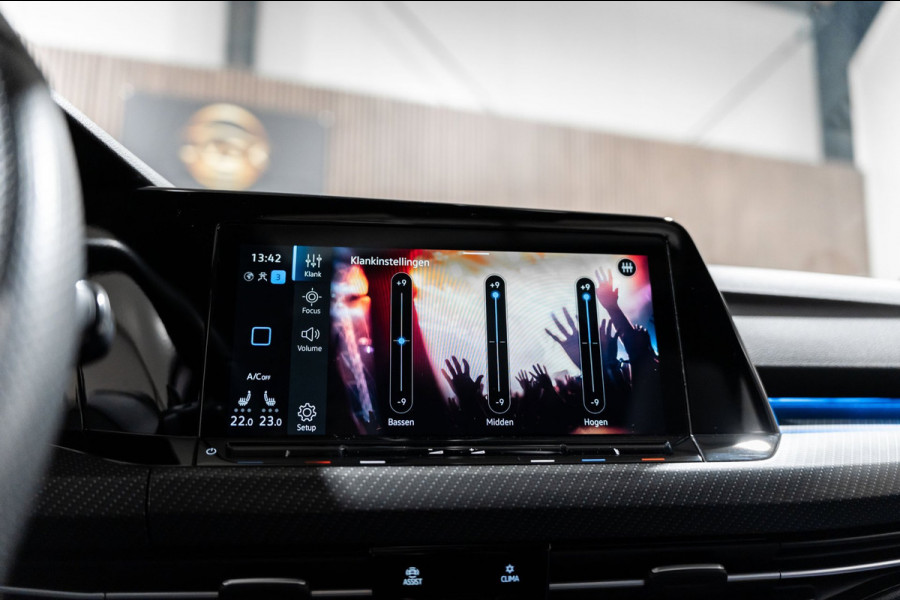 Volkswagen Golf 2.0 TSI R 4Motion PANO IQ CAMERA