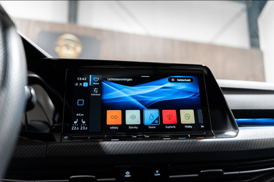 Volkswagen Golf 2.0 TSI R 4Motion PANO IQ CAMERA