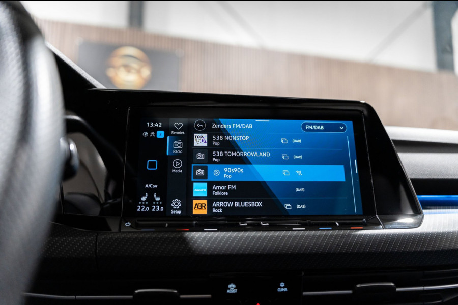 Volkswagen Golf 2.0 TSI R 4Motion PANO IQ CAMERA