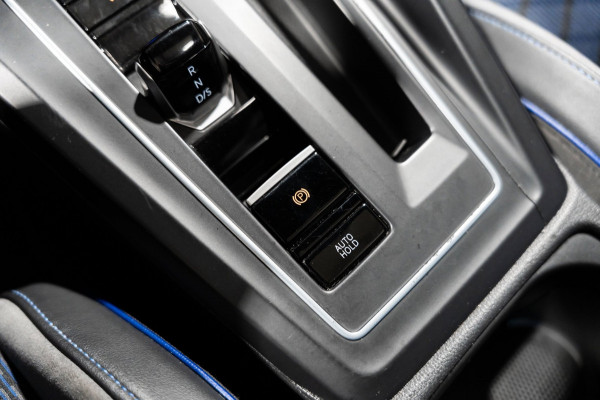 Volkswagen Golf 2.0 TSI R 4Motion PANO IQ CAMERA