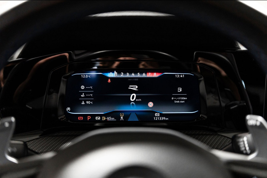 Volkswagen Golf 2.0 TSI R 4Motion PANO IQ CAMERA