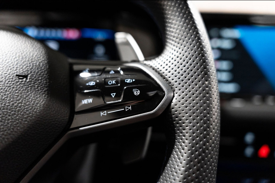 Volkswagen Golf 2.0 TSI R 4Motion PANO IQ CAMERA