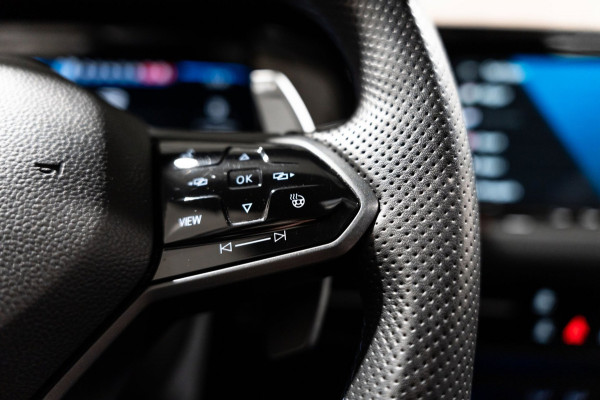 Volkswagen Golf 2.0 TSI R 4Motion PANO IQ CAMERA