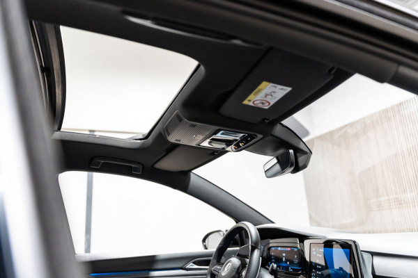 Volkswagen Golf 2.0 TSI R 4Motion PANO IQ CAMERA