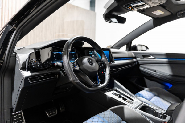 Volkswagen Golf 2.0 TSI R 4Motion PANO IQ CAMERA