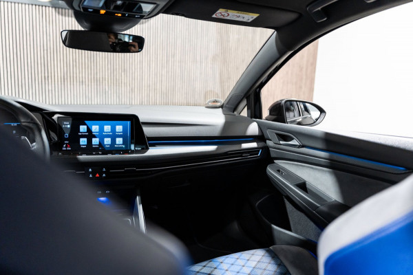 Volkswagen Golf 2.0 TSI R 4Motion PANO IQ CAMERA