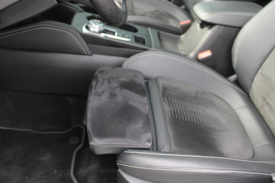 Ford Kuga 2.5 FHEV Active X 190pk | Driver Assistance Pack | 4WD | Technology Pack | 2.100kg Trekgewicht | Winterpack | Panoramadak | All Weather Banden | Geen stekker nodig