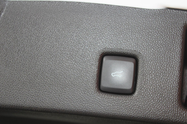 Ford Kuga 2.5 FHEV Active X 190pk | Driver Assistance Pack | 4WD | Technology Pack | 2.100kg Trekgewicht | Winterpack | Panoramadak | All Weather Banden | Geen stekker nodig