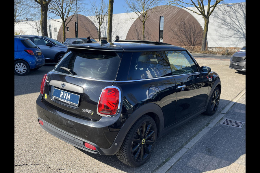 MINI Mini Electric Yours 33 kWh SOH 100% | SUPER COMPLEET UITGEVOERD| PANO | HARMAN KARDON | STOELVERWARMING| HEAD-UP DISPLAY| ACHTERUITRIJCAMERA|