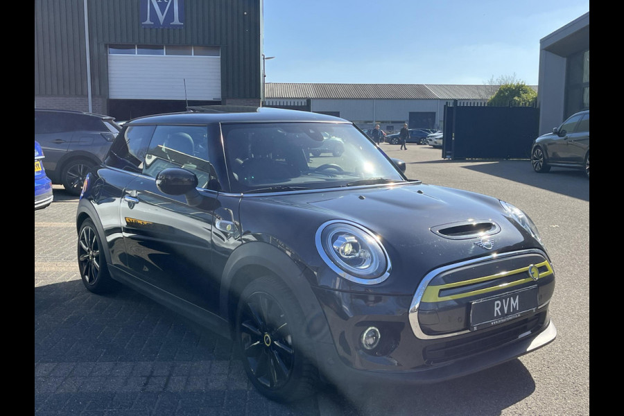 MINI Mini Electric Yours 33 kWh SOH 100% | SUPER COMPLEET UITGEVOERD| PANO | HARMAN KARDON | STOELVERWARMING| HEAD-UP DISPLAY| ACHTERUITRIJCAMERA|