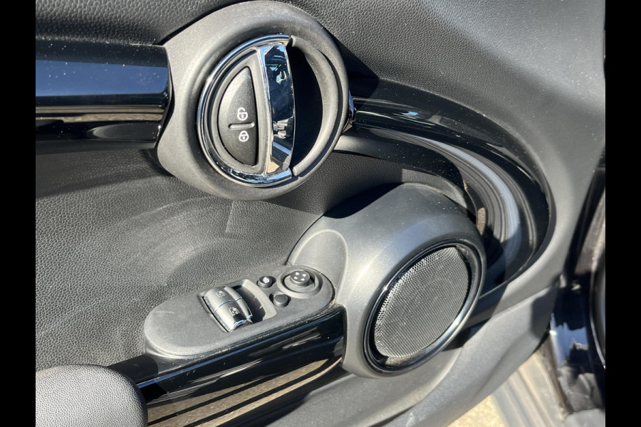 MINI Mini Electric Yours 33 kWh SOH 100% | SUPER COMPLEET UITGEVOERD| PANO | HARMAN KARDON | STOELVERWARMING| HEAD-UP DISPLAY| ACHTERUITRIJCAMERA|