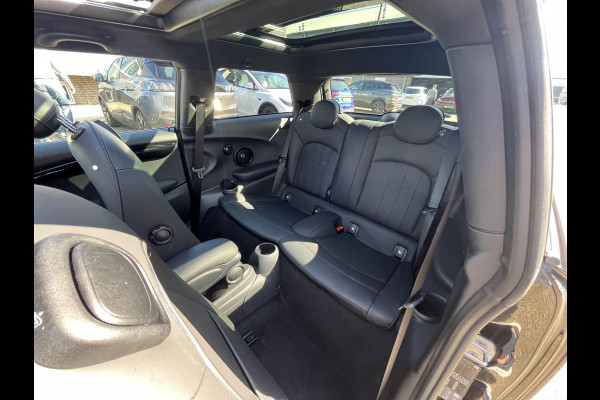 MINI Mini Electric Yours 33 kWh SOH 100% | SUPER COMPLEET UITGEVOERD| PANO | HARMAN KARDON | STOELVERWARMING| HEAD-UP DISPLAY| ACHTERUITRIJCAMERA|