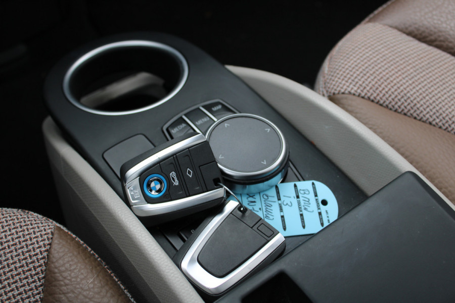 BMW i3 Basis 120Ah 42 kWh LEER PANO NAVI SOh 88,3%
