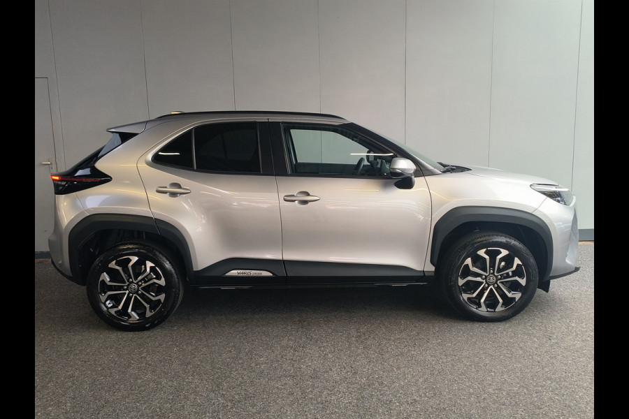 Toyota Yaris Cross 1.5 Hybrid 115 Comfort Dynamic uit 2025 Rijklaar + Fabrieksgarantie Henk Jongen Auto's in Helmond,  al 50 jaar service zoals 't hoort!