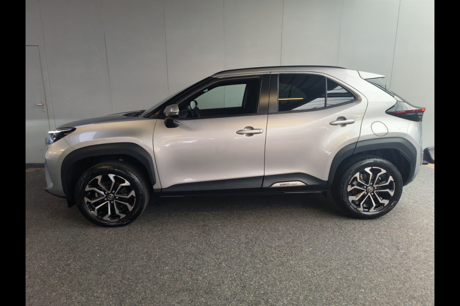 Toyota Yaris Cross 1.5 Hybrid 115 Comfort Dynamic uit 2025 Rijklaar + Fabrieksgarantie Henk Jongen Auto's in Helmond,  al 50 jaar service zoals 't hoort!