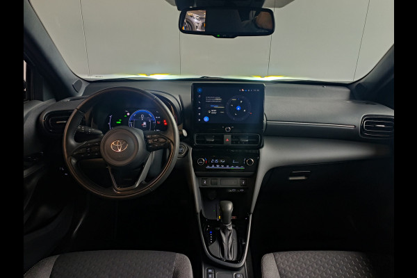 Toyota Yaris Cross 1.5 Hybrid 115 Comfort Dynamic uit 2025 Rijklaar + Fabrieksgarantie Henk Jongen Auto's in Helmond,  al 50 jaar service zoals 't hoort!