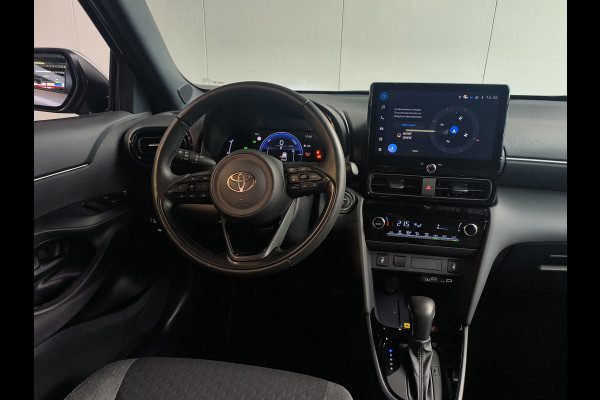 Toyota Yaris Cross 1.5 Hybrid 115 Comfort Dynamic uit 2025 Rijklaar + Fabrieksgarantie Henk Jongen Auto's in Helmond,  al 50 jaar service zoals 't hoort!