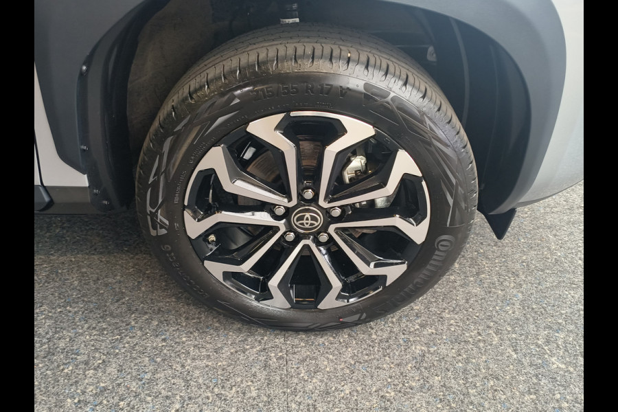 Toyota Yaris Cross 1.5 Hybrid 115 Comfort Dynamic uit 2025 Rijklaar + Fabrieksgarantie Henk Jongen Auto's in Helmond,  al 50 jaar service zoals 't hoort!