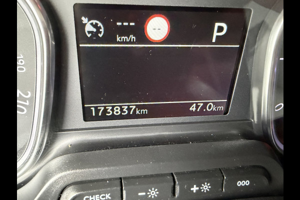 Citroën Jumpy 2.0 BlueHDI automaat 120pk M Driver L2H1 / euro 6 / bpm vrij / camera / vaste prijs rijklaar € 14.950 ex btw / airco / cruise / navi / imperial / trekhaak