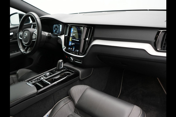 Volvo V60 T6 Recharge AWD R-Design PHEV 340pk Dealer O.H. | Trekhaak Af Fabriek | Panodak | Adaptive Cruise | 360 Camera | Lederen Sportstoelen Memory & Verwarmd | Keyless | Blis | Stuur Verwarmd | Apple Carplay | Navigatie | DAB | Plug In Hybrid |