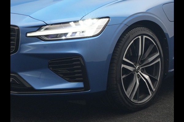 Volvo V60 T6 Recharge AWD R-Design PHEV 340pk Dealer O.H. | Trekhaak Af Fabriek | Panodak | Adaptive Cruise | 360 Camera | Lederen Sportstoelen Memory & Verwarmd | Keyless | Blis | Stuur Verwarmd | Apple Carplay | Navigatie | DAB | Plug In Hybrid |