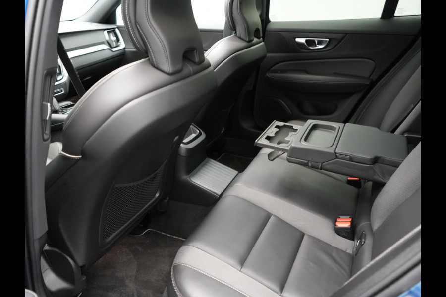 Volvo V60 T6 Recharge AWD R-Design PHEV 340pk Dealer O.H. | Trekhaak Af Fabriek | Panodak | Adaptive Cruise | 360 Camera | Lederen Sportstoelen Memory & Verwarmd | Keyless | Blis | Stuur Verwarmd | Apple Carplay | Navigatie | DAB | Plug In Hybrid |
