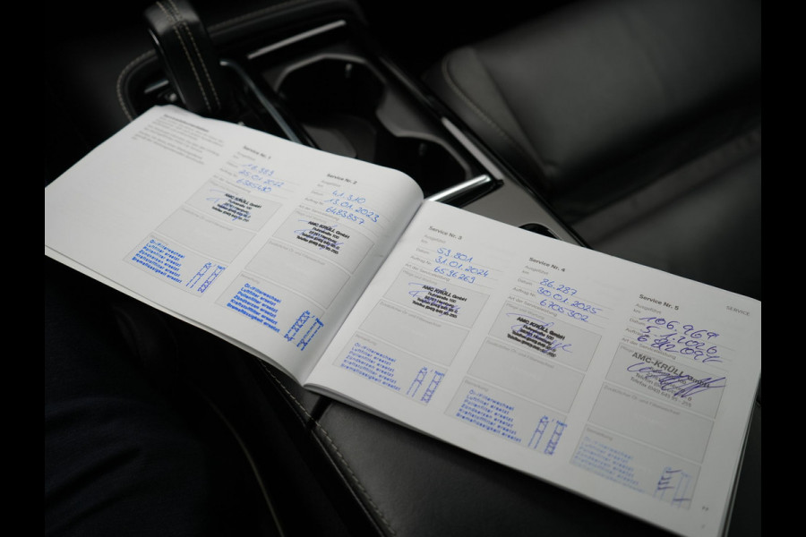 Volvo V60 T6 Recharge AWD R-Design PHEV 340pk Dealer O.H. | Trekhaak Af Fabriek | Panodak | Adaptive Cruise | 360 Camera | Lederen Sportstoelen Memory & Verwarmd | Keyless | Blis | Stuur Verwarmd | Apple Carplay | Navigatie | DAB | Plug In Hybrid |