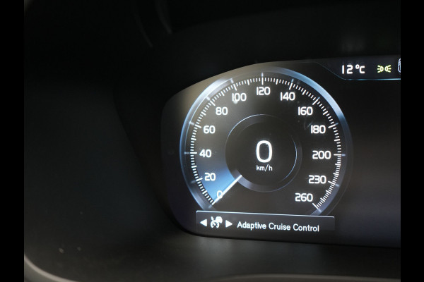 Volvo V60 T6 Recharge AWD R-Design PHEV 340pk Dealer O.H. | Trekhaak Af Fabriek | Panodak | Adaptive Cruise | 360 Camera | Lederen Sportstoelen Memory & Verwarmd | Keyless | Blis | Stuur Verwarmd | Apple Carplay | Navigatie | DAB | Plug In Hybrid |