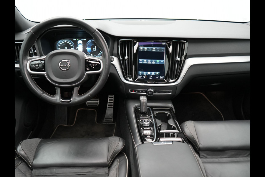 Volvo V60 T6 Recharge AWD R-Design PHEV 340pk Dealer O.H. | Trekhaak Af Fabriek | Panodak | Adaptive Cruise | 360 Camera | Lederen Sportstoelen Memory & Verwarmd | Keyless | Blis | Stuur Verwarmd | Apple Carplay | Navigatie | DAB | Plug In Hybrid |