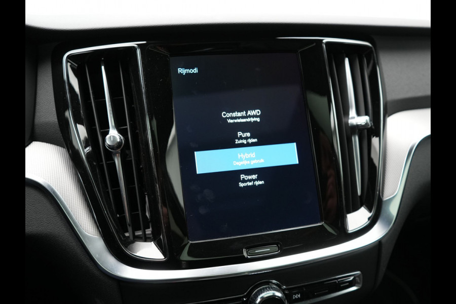 Volvo V60 T6 Recharge AWD R-Design PHEV 340pk Dealer O.H. | Trekhaak Af Fabriek | Panodak | Adaptive Cruise | 360 Camera | Lederen Sportstoelen Memory & Verwarmd | Keyless | Blis | Stuur Verwarmd | Apple Carplay | Navigatie | DAB | Plug In Hybrid |
